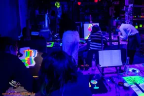 Souvenir unique de peinture fluo pour un EVJF dans les Ardennes