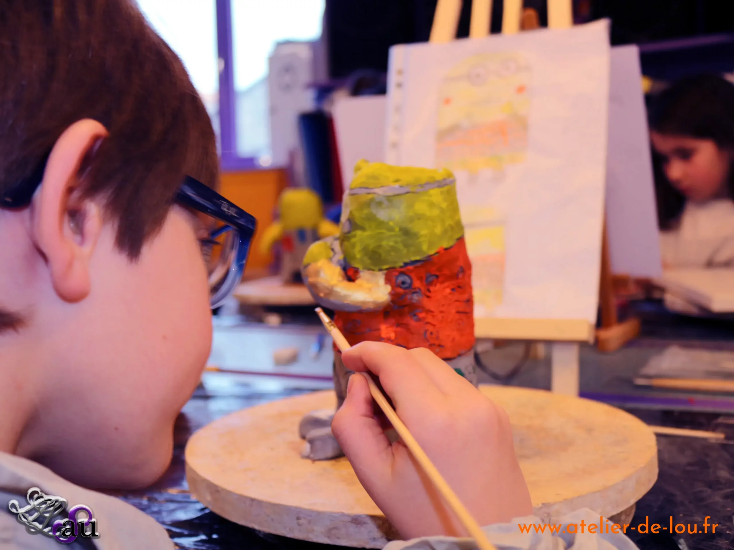 Atelier de sculpture pour enfants organisé lors d'un anniversaire à Reims